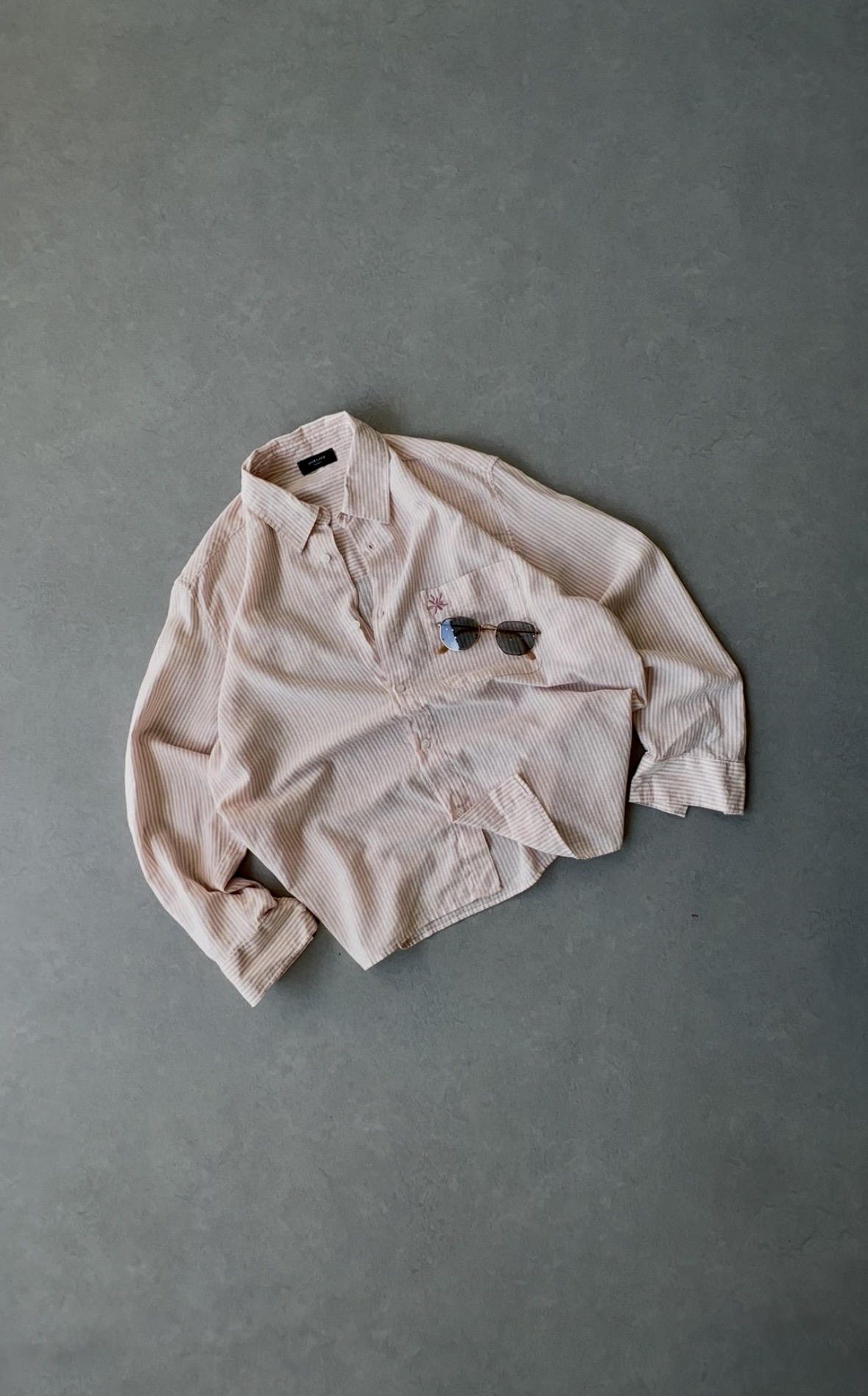 Keten Beyaz Baggy Pantolon & Oversize Çizgili Keten Gömlek Kombin - Görsel 2